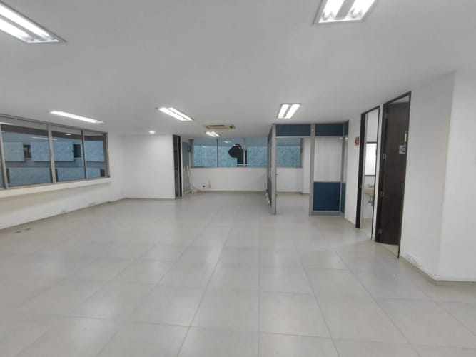 Oficina en arriendo en Los Balsos, Medellín, 95 m² · foto 11 de 24