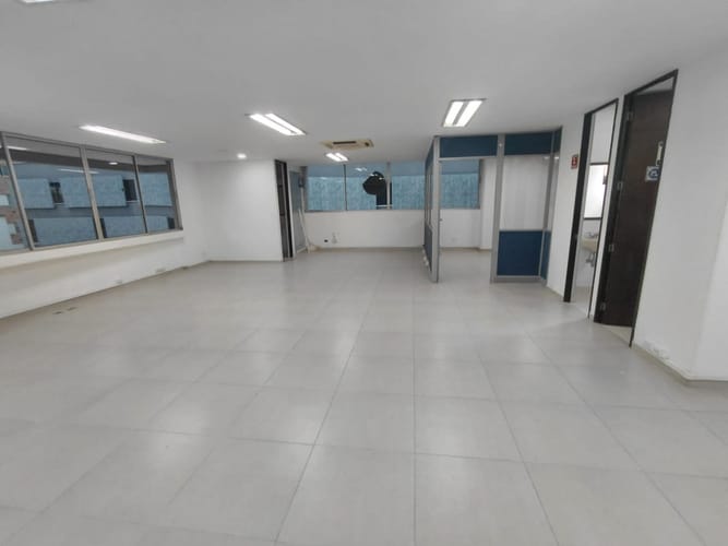Oficina en arriendo en Los Balsos, Medellín, 95 m² · foto 13 de 24