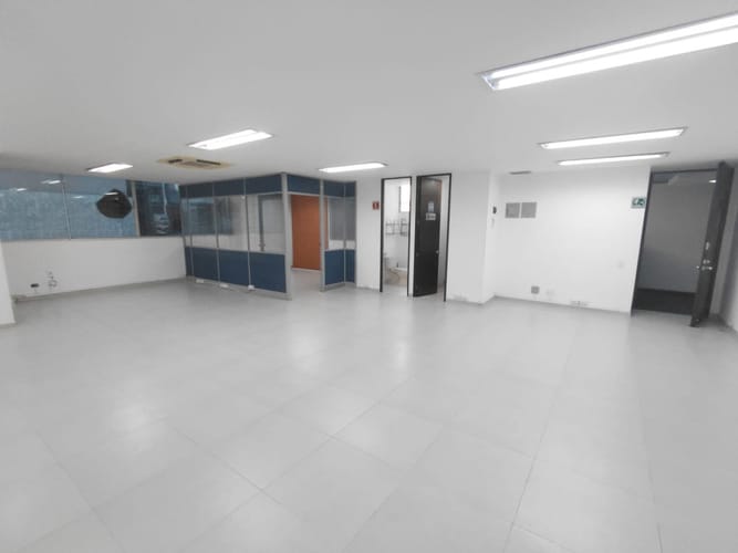Oficina en arriendo en Los Balsos, Medellín, 95 m² · foto 14 de 24