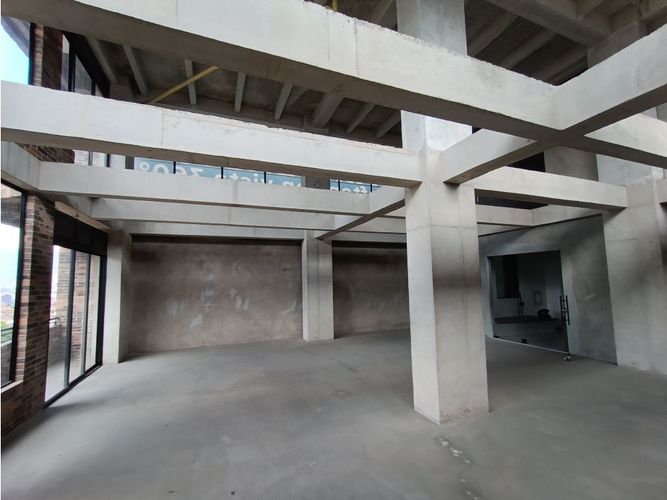Local en arriendo en San Isidro, Medellín, 115 m² · foto 2 de 10