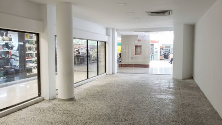 Local en arriendo en U. Dep. A. Galindo Plaza Toros, Cali, 60 m² · foto 2 de 5