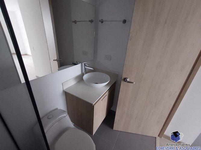 Apartamento de 2 alcobas en arriendo en Loma Del Escobero, Envigado, 80 m² · foto 3 de 11