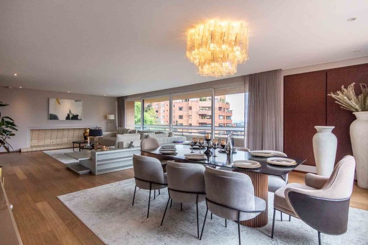 Apartamento de 3 alcobas en venta en Los Rosales, Bogotá, 354 m² · foto 2 de 24