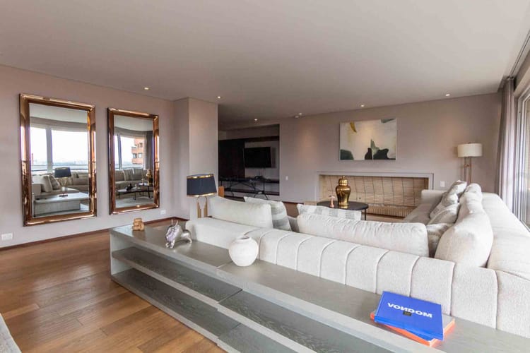 Apartamento de 3 alcobas en venta en Los Rosales, Bogotá, 354 m² · foto 3 de 24