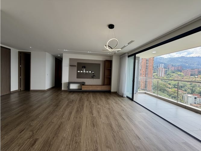 Apartamento de 3 alcobas en arriendo en Los Balsos, Medellín, 138 m² · foto 3 de 24