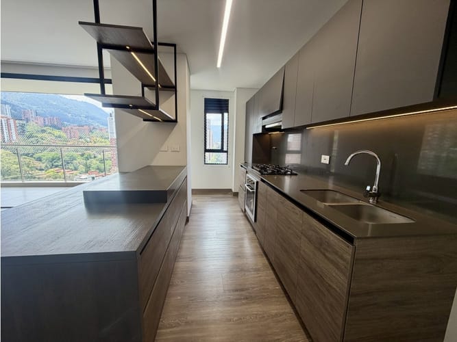 Apartamento de 3 alcobas en arriendo en Los Balsos, Medellín, 138 m² · foto 7 de 24