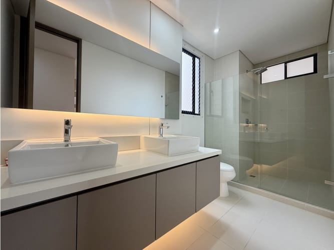 Apartamento de 3 alcobas en arriendo en Los Balsos, Medellín, 138 m² · foto 23 de 24