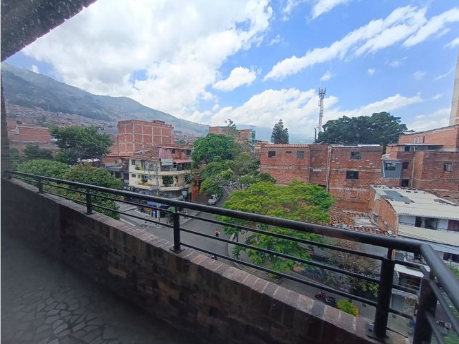 Local en arriendo en San Isidro, Medellín, 95 m² · foto 3 de 8