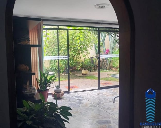 Casa de 5 alcobas en venta en San Bernardo, Medellín, 267 m² · foto 2 de 12