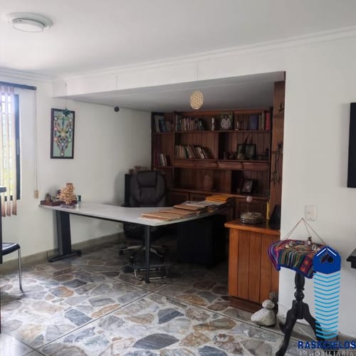 Casa de 5 alcobas en venta en San Bernardo, Medellín, 267 m² · foto 4 de 12