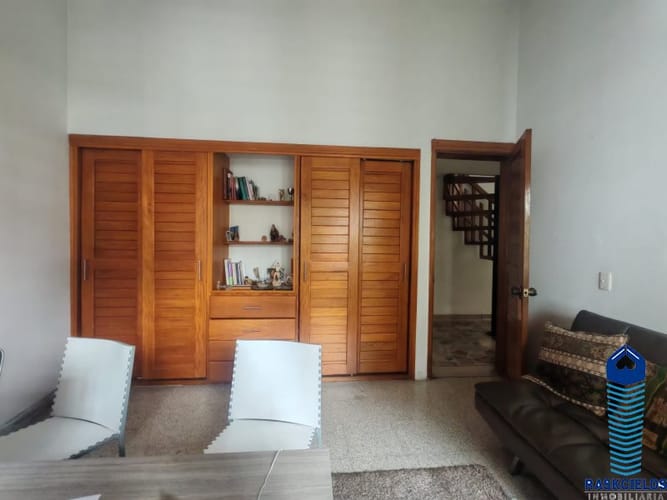 Casa de 5 alcobas en venta en San Bernardo, Medellín, 267 m² · foto 11 de 12