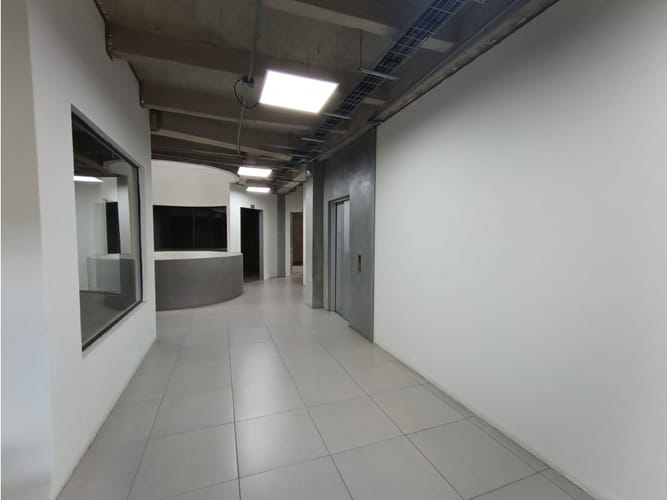 Local en arriendo en San Isidro, Medellín, 115 m² · foto 2 de 10