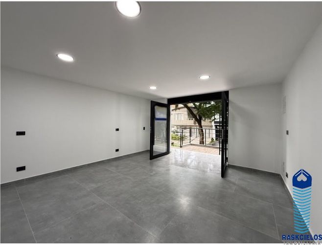 Local en venta en La Castellana, Medellín, 27 m² · foto 5 de 7