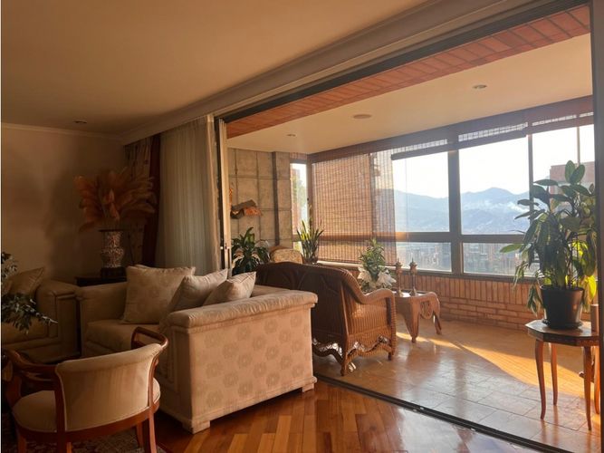 Apartamento de 3 alcobas en venta en El Poblado, Medellín, 254 m² · foto 2 de 22