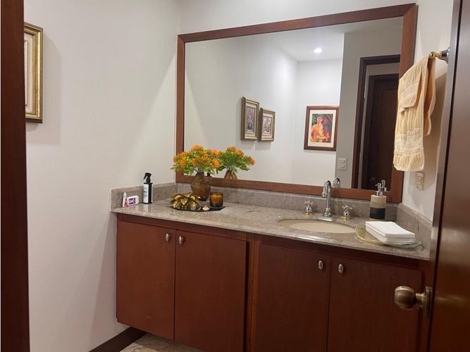 Apartamento de 3 alcobas en venta en El Poblado, Medellín, 254 m² · foto 14 de 22
