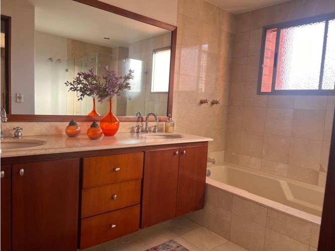 Apartamento de 3 alcobas en venta en El Poblado, Medellín, 254 m² · foto 19 de 22