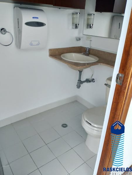 Oficina en arriendo en Las Acacias, Medellín, 32 m² · foto 18 de 21