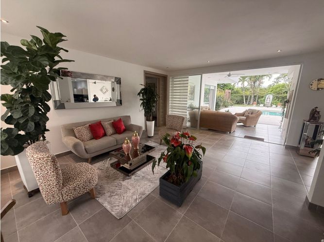 Casa de 4 alcobas en venta en Pueblito Cafetero, Pereira, 238 m² · foto 2 de 15