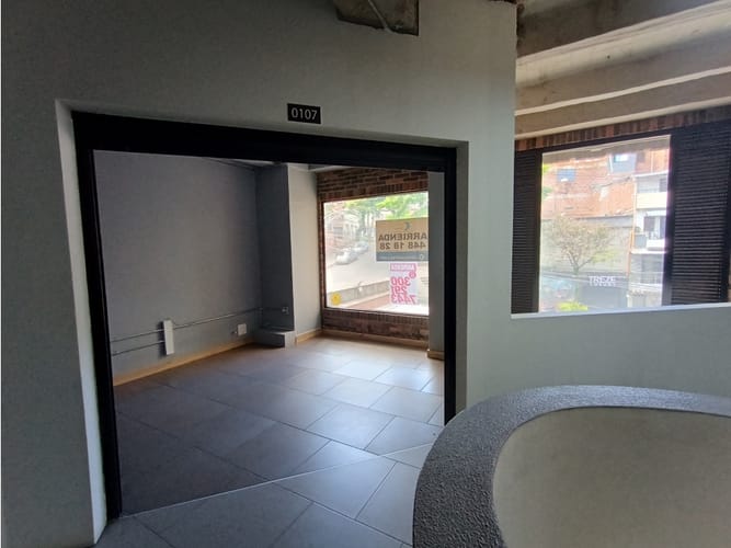 Local en arriendo en San Isidro, Medellín, 20 m² · foto 2 de 5