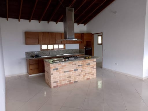 Apartamento de 3 alcobas en arriendo en Las Antillas, Envigado, 300 m² · foto 2 de 17