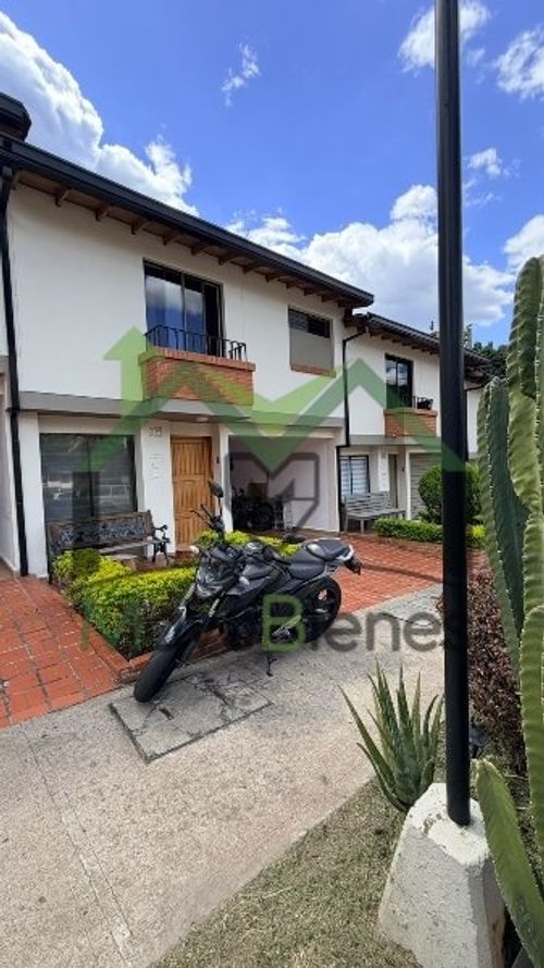 Casa de 3 alcobas en venta en Prados De Sabaneta, Sabaneta, 136 m² · foto 14 de 17