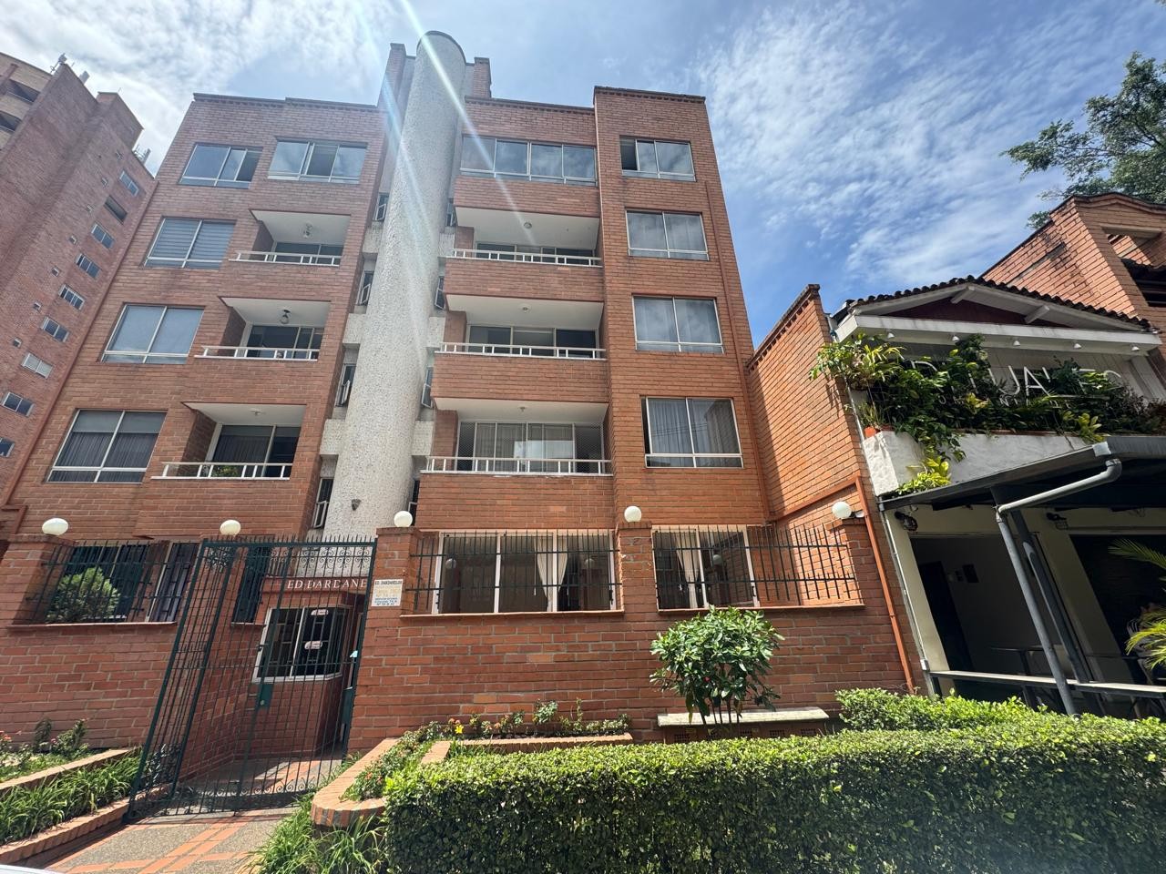 Apartamento de 3 habitaciones en venta en Laureles, Medellín — imagen 1 de 30