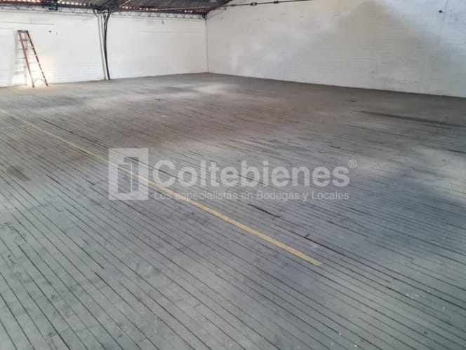 Bodega en arriendo en Campo Amor, Medellín, 806 m² · foto 7 de 11