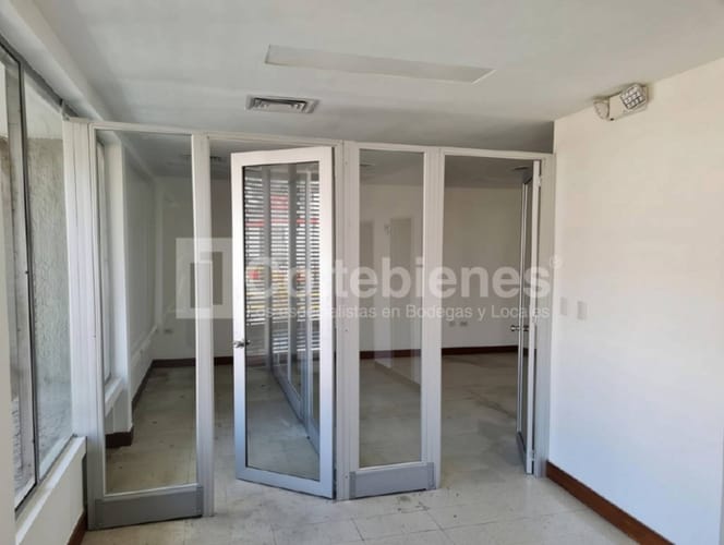 Bodega en arriendo en Campo Amor, Medellín, 806 m² · foto 8 de 11