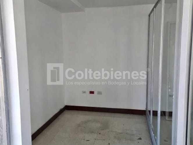Bodega en arriendo en Campo Amor, Medellín, 806 m² · foto 9 de 11