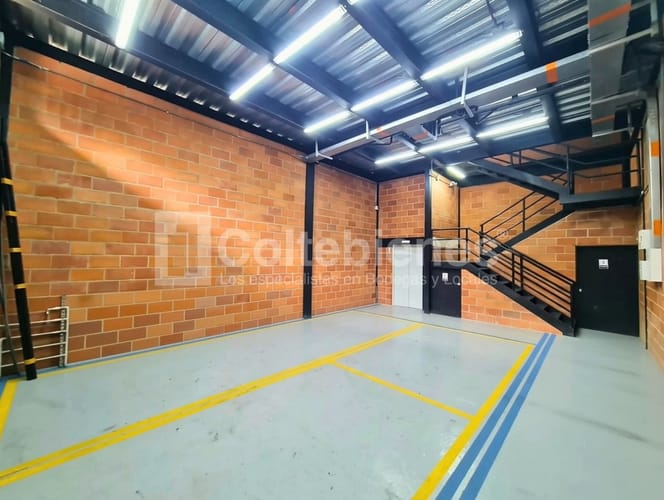 Bodega en arriendo en Campo Amor, Medellín, 190 m² · foto 2 de 15