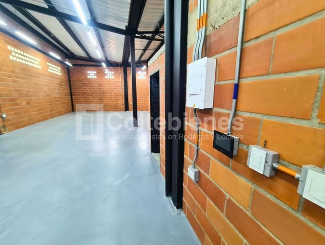 Bodega en arriendo en Campo Amor, Medellín, 190 m² · foto 3 de 15