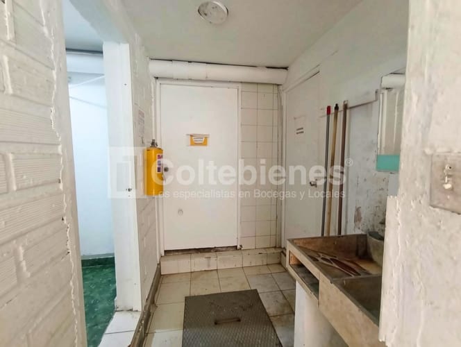 Bodega en arriendo en Las Mercedes, Itagüí, 1650 m² · foto 6 de 16