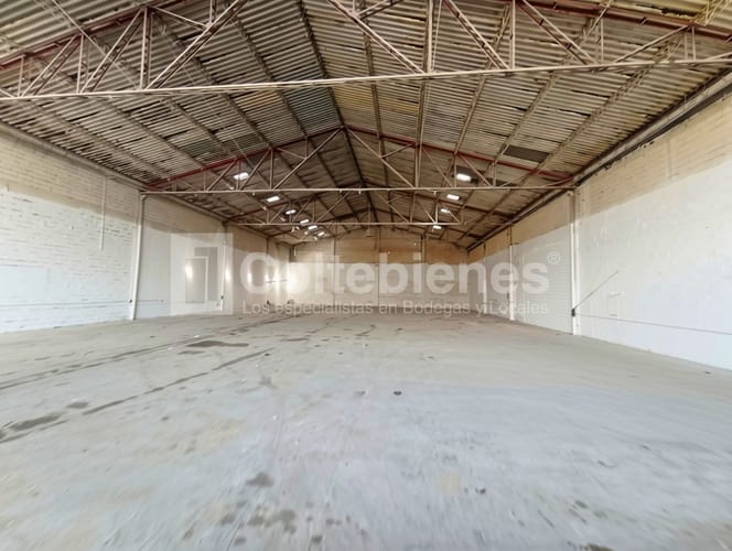 Bodega en arriendo en Las Mercedes, Itagüí, 1650 m² · foto 9 de 16