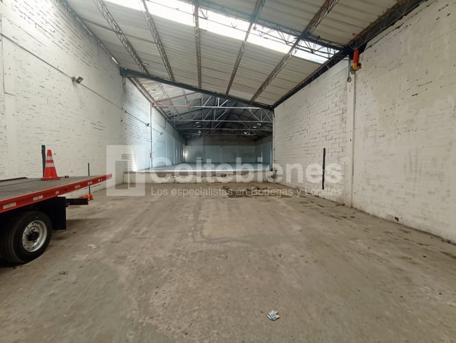 Bodega en arriendo en Las Mercedes, Itagüí, 1650 m² · foto 11 de 16