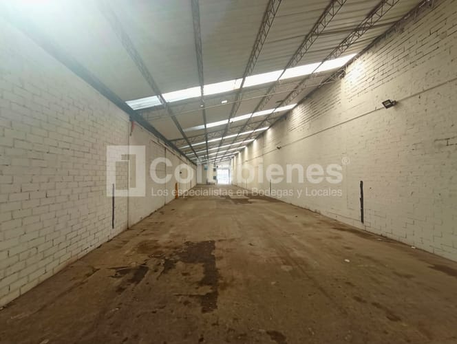 Bodega en arriendo en Las Mercedes, Itagüí, 1650 m² · foto 12 de 16