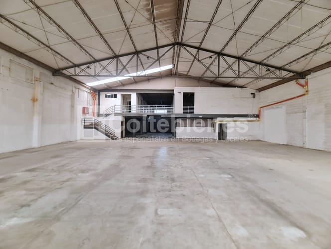 Bodega en arriendo en Simon Bolivar, Itagüí, 2026 m² · foto 2 de 13