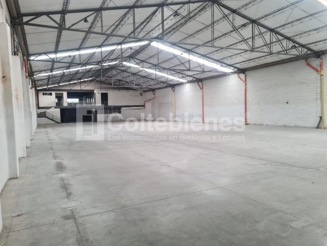 Bodega en arriendo en Simon Bolivar, Itagüí, 2026 m² · foto 3 de 13