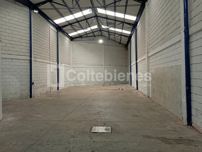 Bodega en arriendo en Camparola, Itagüí, 270 m² · foto 13 de 22
