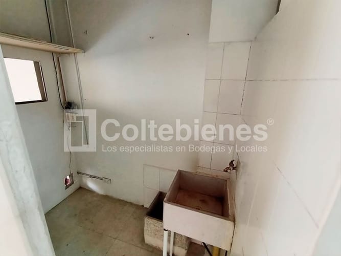 Bodega en arriendo en La América, Medellín, 150 m² · foto 6 de 15