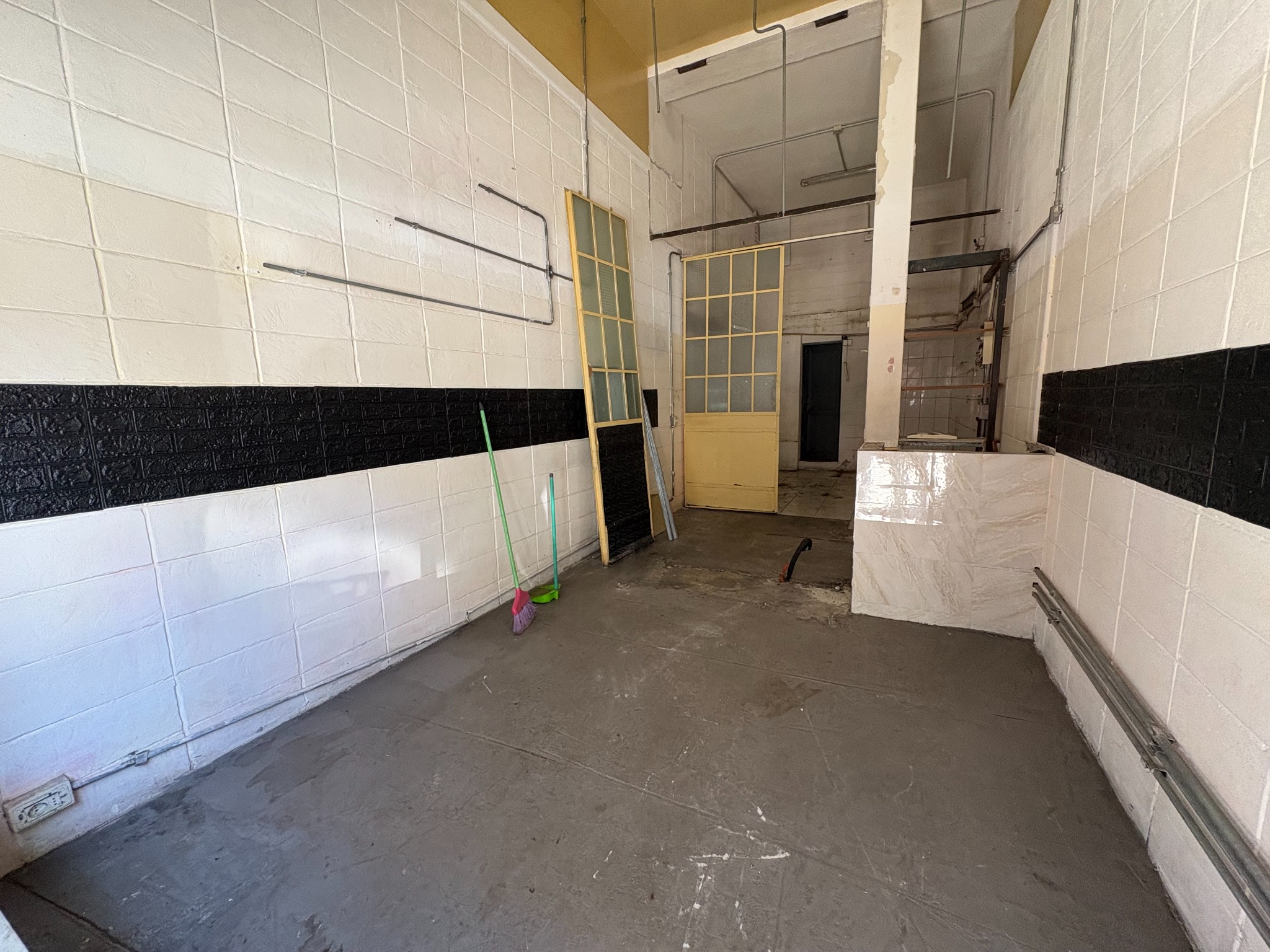 ALQUILER LOCAL COMERCIAL EN CIUDAD VIEJA · Foto 2