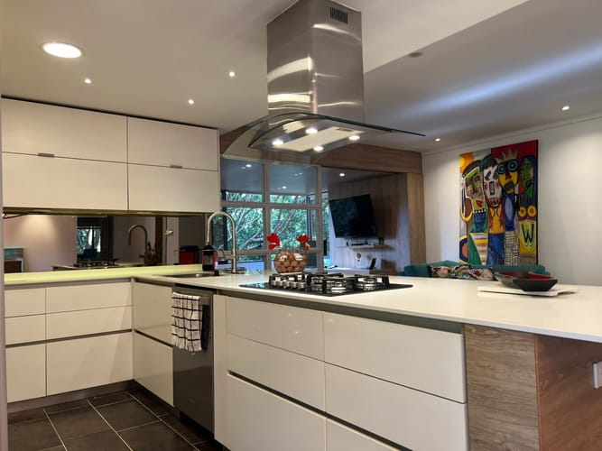 Apartamento de 3 alcobas en venta en El Poblado, Medellín, 137 m² · foto 2 de 17