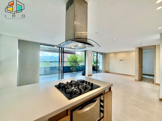 Apartamento de 2 alcobas en venta en Asomadera No.2, Medellín, 84 m² · foto 4 de 24