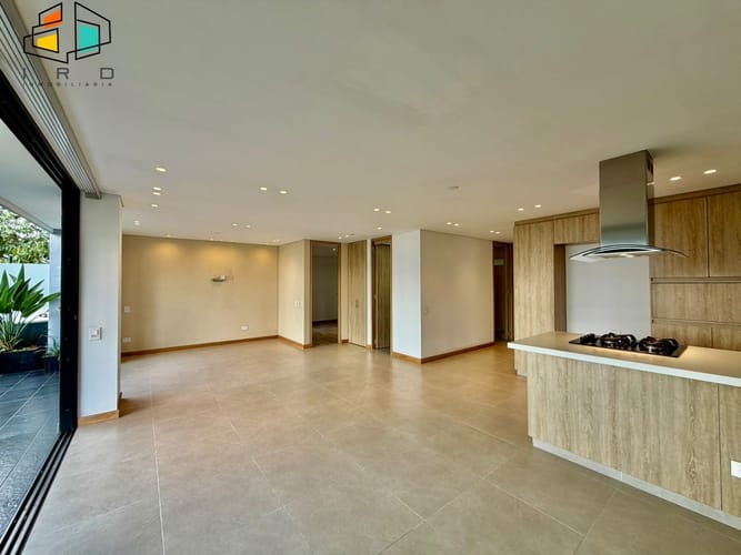 Apartamento de 2 alcobas en venta en Asomadera No.2, Medellín, 84 m² · foto 11 de 24