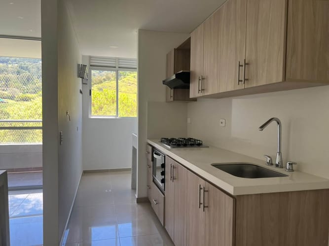 Apartamento de 3 alcobas en venta en Las Palmas, Envigado, 73 m² · foto 2 de 16