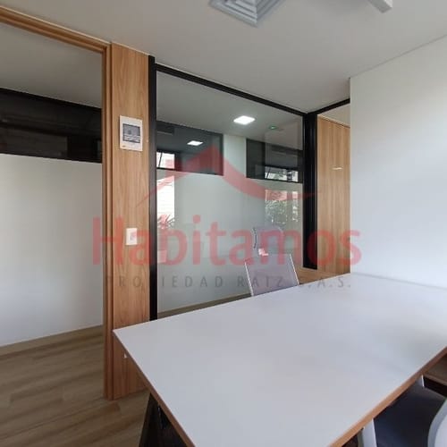 Oficina en arriendo en Los Colores, Medellín, 8 m² · foto 4 de 9