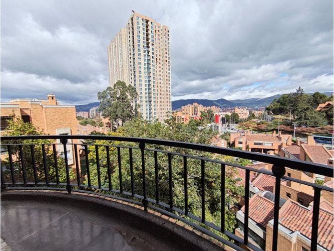 Apartamento de 4 alcobas en venta en Altos De Suba, Bogotá, 151 m² · foto 2 de 15