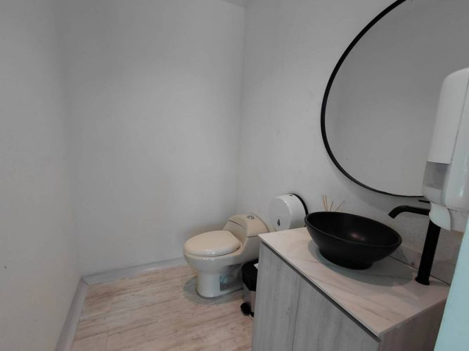 Oficina en arriendo en El Poblado, Medellín, 73 m² · foto 2 de 16