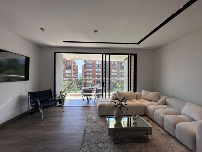 Apartamento de 2 alcobas en arriendo en El Poblado, Medellín, 95 m² · foto 3 de 19