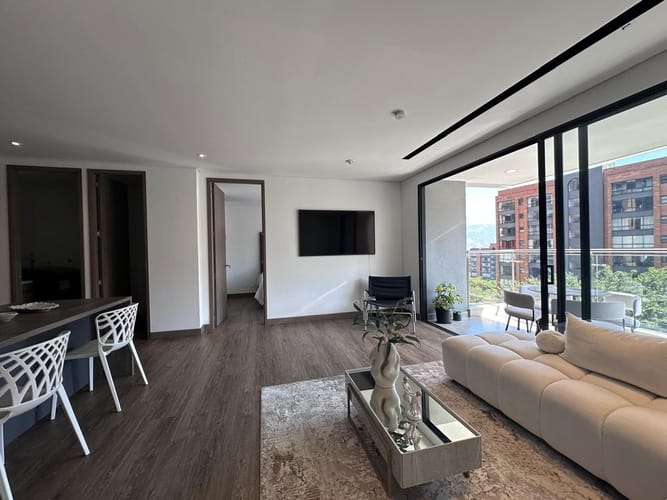 Apartamento de 2 alcobas en arriendo en El Poblado, Medellín, 95 m² · foto 4 de 19
