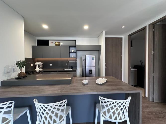 Apartamento de 2 alcobas en arriendo en El Poblado, Medellín, 95 m² · foto 7 de 19